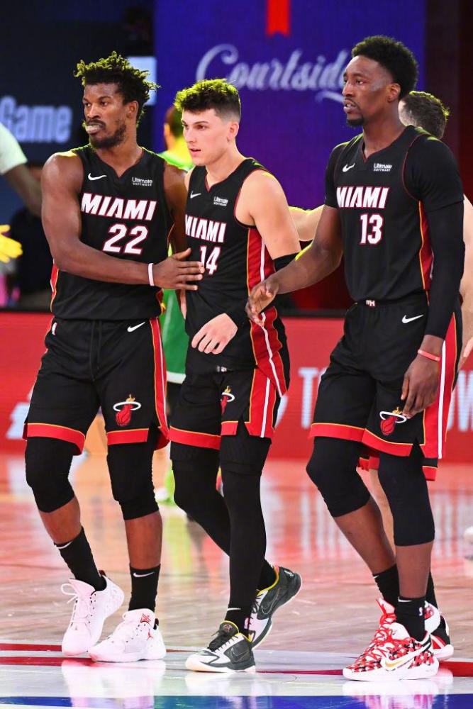 两队在不断 两队在不断